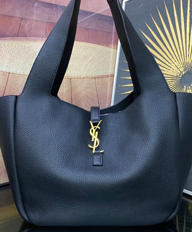 Saint Laurent Bea Tote In Grained Leather Black